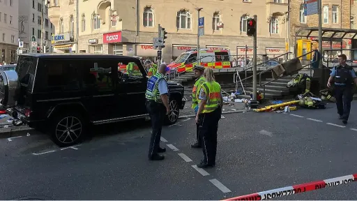 Muškarac se vozilom zabio u grupu ljudi na tramvajskoj stanici u Stuttgartu, ima povrijeđenih Muškarac se vozilom zabio u grupu ljudi na tramvajskoj stanici u Stuttgartu, ima povrijeđenih