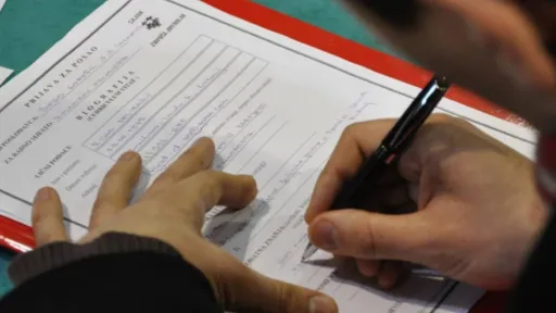 Uhljebljavanje u BiH: Za posao i dalje važnija stranačka knjižica od CV-a Uhljebljavanje u BiH: Za posao i dalje važnija stranačka knjižica od CV-a
