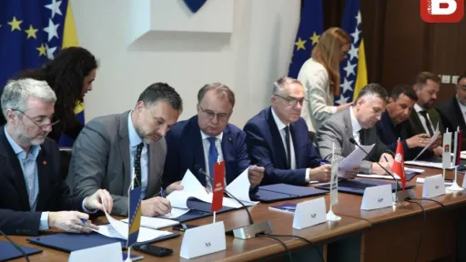 NEGIRANJE GENOCIDA I "ŽIVJELA SRPSKA, ŽIVIO VUČIĆ": Koliko je opozicija iz RS istinska alternativa Miloradu Dodiku? NEGIRANJE GENOCIDA I "ŽIVJELA SRPSKA, ŽIVIO VUČIĆ": Koliko je opozicija iz RS istinska alternativa Miloradu Dodiku?