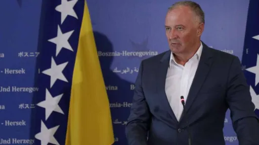 Helez naredio: Dodiku, Stevandiću i Viškoviću se ne smije dozvoliti pristup lokacijama OS BiH Helez naredio: Dodiku, Stevandiću i Viškoviću se ne smije dozvoliti pristup lokacijama OS BiH