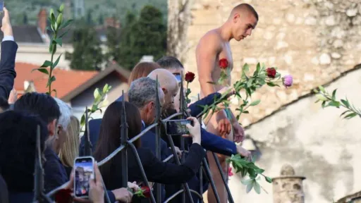 Skok sa Starog mosta uoči konferencije "MOSTAR 2025: Dijalog za budućnost" Skok sa Starog mosta uoči konferencije "MOSTAR 2025: Dijalog za budućnost"