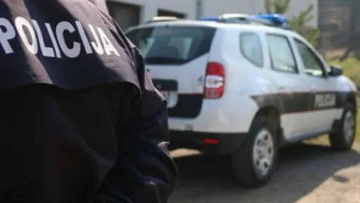Pijan napao majku u Bihaću: Završila u hitnoj pomoći Pijan napao majku u Bihaću: Završila u hitnoj pomoći