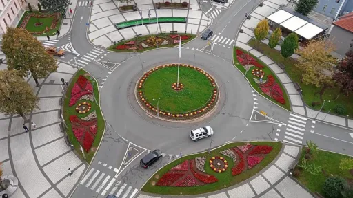 Jednokratna naknada od 500 KM za treće i svako naredno dijete: Poziv roditeljima iz Cazina Jednokratna naknada od 500 KM za treće i svako naredno dijete: Poziv roditeljima iz Cazina