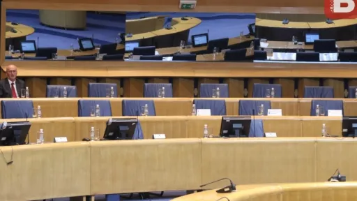 IAKO SU DELEGATI IZ SNSD-a ODLUČILI PRISUSTVOVATI SAMO REDOVNIM SJEDNICAMA DOMA NARODA: Nova hitna... IAKO SU DELEGATI IZ SNSD-a ODLUČILI PRISUSTVOVATI SAMO REDOVNIM SJEDNICAMA DOMA NARODA: Nova hitna...