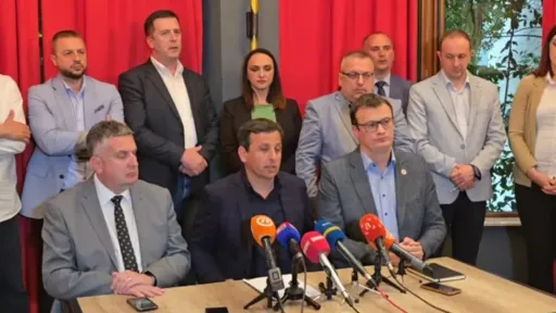 Opozicija nudi sporazum svim strankama u BiH osim SNSD-u. Vukanović objavio detalje Opozicija nudi sporazum svim strankama u BiH osim SNSD-u. Vukanović objavio detalje