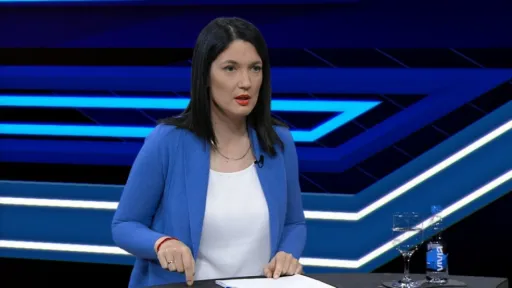 JELENA TRIVIĆ OPLELA PO DODIKU NAKON DANAŠNJEG GOVORA: "Opet se krije iza naroda..." (VIDEO) JELENA TRIVIĆ OPLELA PO DODIKU NAKON DANAŠNJEG GOVORA: "Opet se krije iza naroda..." (VIDEO)