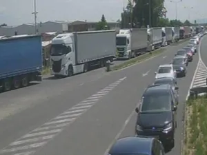 Duge kolone na granicama: Najveće gužve na prelazima Izačić, Velika Kladu&scaron;a i Ora&scaron;je
