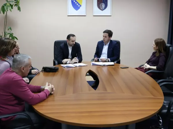 
                                    Uk i Zornić potpisali novi Kolektivni ugovor za državne službenike i namje&scaron;tenike, fiksna naknada za najniže koeficijente                                 