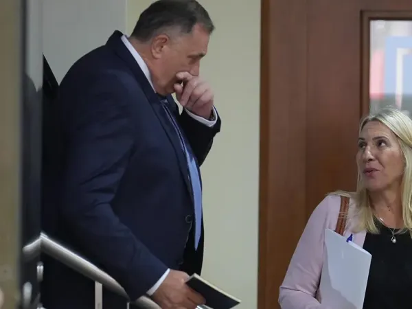 Revizori u RS-u če&scaron;ljali dokumentaciju službe kojoj je &scaron;ef bio Milorad Dodik