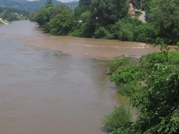 Pje&scaron;ak sinoć upao u rijeku: Potraga traje, jo&scaron; ga nisu na&scaron;li