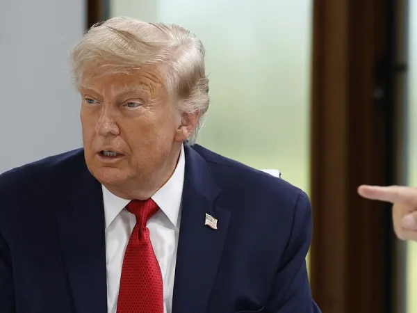 Trump: Obama je podmitio Iran avionom punim ke&scaron;a, ako prekr&scaron;e dogovor bacit ćemo im bombe na glave