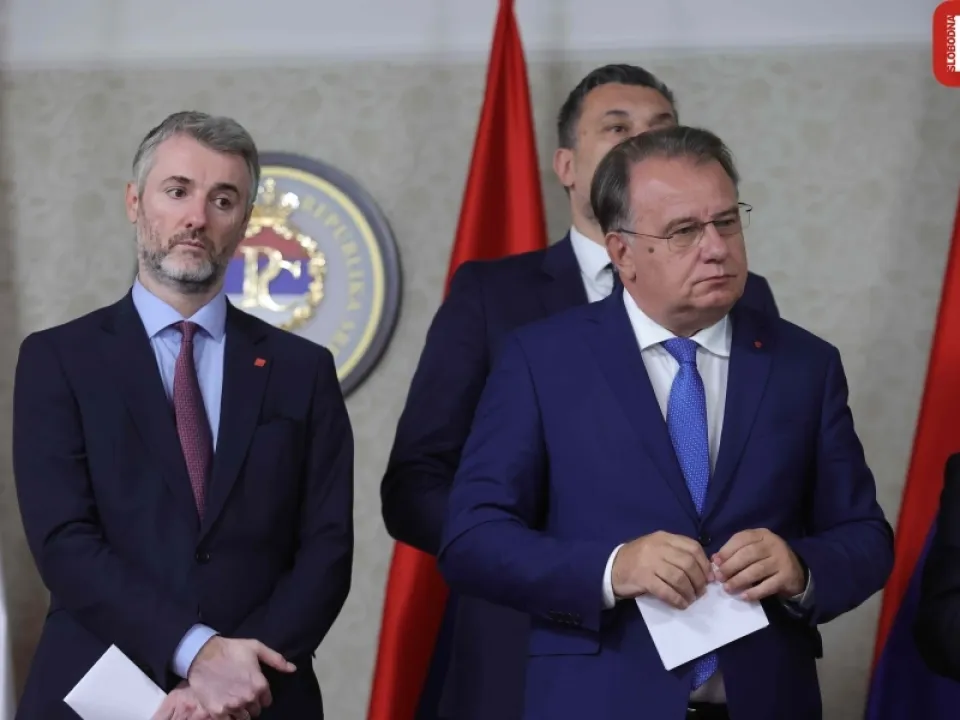07640ea62c749483f84d915fb2383010-TROJKA.jpg 07640ea62c749483f84d915fb2383010-TROJKA.jpg