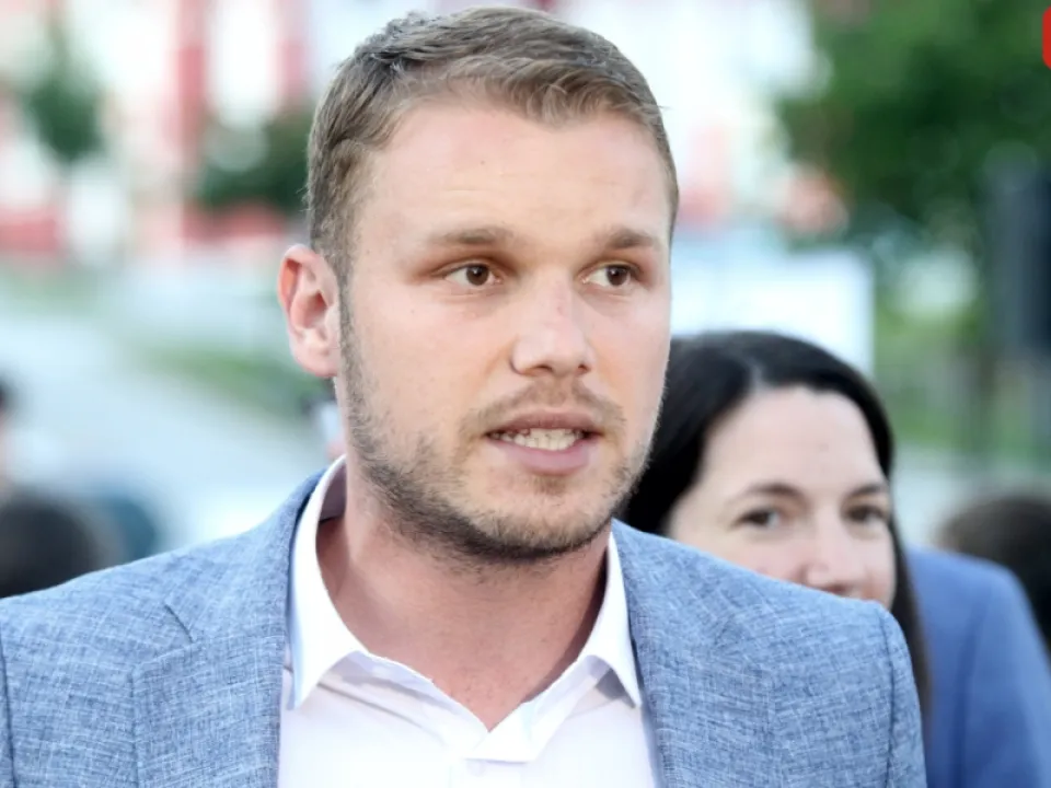 7bfadeb23d6e2089e576f1a99f623cbb-drasko_stanivukovic_sb.jpg 7bfadeb23d6e2089e576f1a99f623cbb-drasko_stanivukovic_sb.jpg