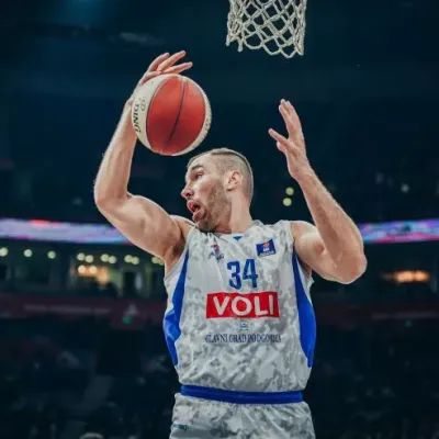 Košarkaš podgoričke Budućnosti Kenan Kamenjaš proglašen je za najkorisnijeg igrača (MVP) decembra u ABA ligi.