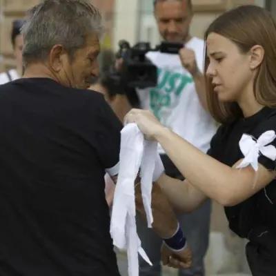 Mladi u Sarajevu poručili: Žrtve Prijedora ne smiju biti zaboravljene na Danu bijelih traka