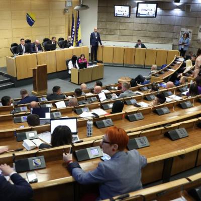 Usvojen Zakon koji je predložila Vlada: Smanjuje se zbirna stopa doprinosa na plaću za 13,25 posto