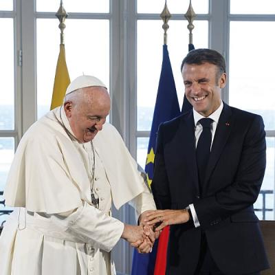 Francuski parlamentarac kritikovao spuštanje zastave zbog smrti pape: Šta ćemo kad umre neki drugi lider? Francuski parlamentarac kritikovao spuštanje zastave zbog smrti pape: Šta ćemo kad umre neki drugi lider?