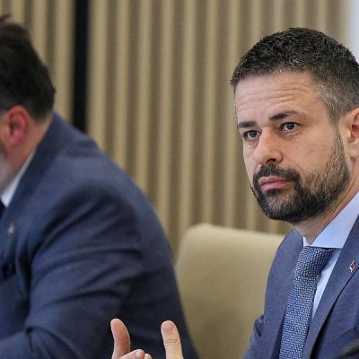 Amidžić prozvao Fortu zbog nedolaska: Prije ću sresti Vukanovića nego njega na sjednici Vijeća ministara Amidžić prozvao Fortu zbog nedolaska: Prije ću sresti Vukanovića nego njega na sjednici Vijeća ministara