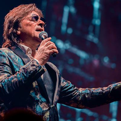 Bijelo dugme objavilo novi spot s Dinom Dvornikom, kreiran uz pomoć umjetne inteligencije Bijelo dugme objavilo novi spot s Dinom Dvornikom, kreiran uz pomoć umjetne inteligencije