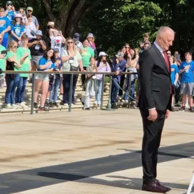 Helez odao počast na Spomeniku neznanom junaku na Nacionalnom groblju Arlington