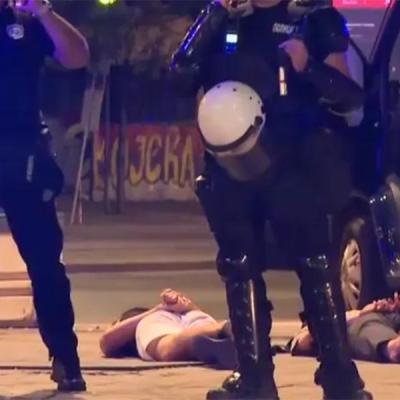 ŠOKANTNE SNIMKE IZ SRBIJE: Vučićevi batinaši brutalno tukli građane pred policijom, povrijeđen bivši reprezentativac...