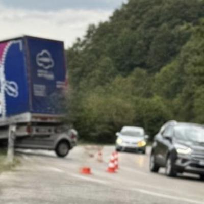 Još jedna nesreća potresla Cazin: &quot;Sudar kamiona i auta&quot; – evo detalja | Cazin.NET
