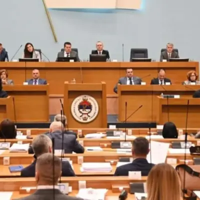 Danas dvije sjednice NSRS-a, na obje će se raspravljati gdje naći novac i od koga ga posuditi