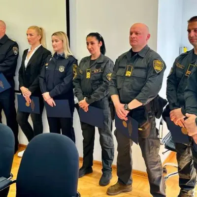 U Federalnoj upravi policije unaprijeđeno 18 policijskih službenika U Federalnoj upravi policije unaprijeđeno 18 policijskih službenika