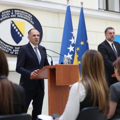 KONAKOVIĆ I GERAPETRITIS NAKON SASTANKA: Uvode se ponovo direkti letovi za Atinu, Grčka će podržati BiH na putu ka EU (FOTO)