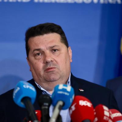 STEVANDIĆ OSUDIO PALJENJE AUTOMOBILA POSLANIKA NSRS-a AMIRA HURTIĆA: &quot;RS mora ostati demokratsko i odgovorno društvo&quot;