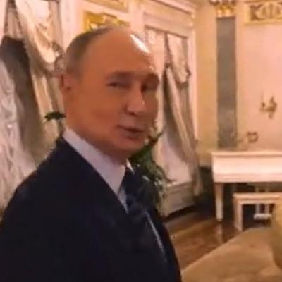 Putin pokazao stan u kojem živi u Kremlju, prikazani zanimljivi detalji: &quot;Kao što vidite, nije daleko&quot;