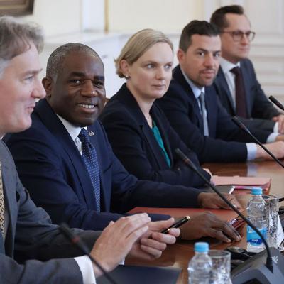 "Budućnost BiH je evropska": Britanski šef diplomatije sa Komšićem i Bećirovićem "Budućnost BiH je evropska": Britanski šef diplomatije sa Komšićem i Bećirovićem