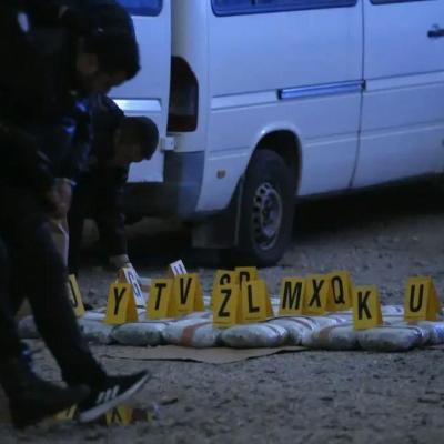 Velika Kladuša: U pretresima pronađeno više od kilogram heroina, kokain i automatsko oružje Velika Kladuša: U pretresima pronađeno više od kilogram heroina, kokain i automatsko oružje