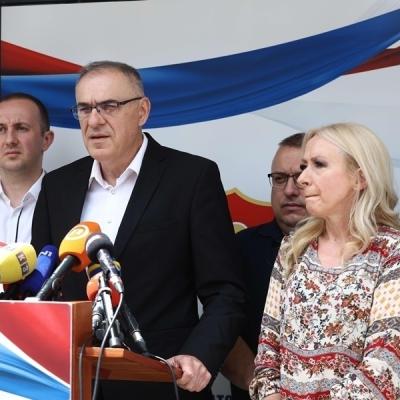 DRAMA U SDS-u DANAS BI MOGLA KULMINIRATI U DOBOJU: Predsjednik te stranke ne da fotelju tako lako, obilazio je...