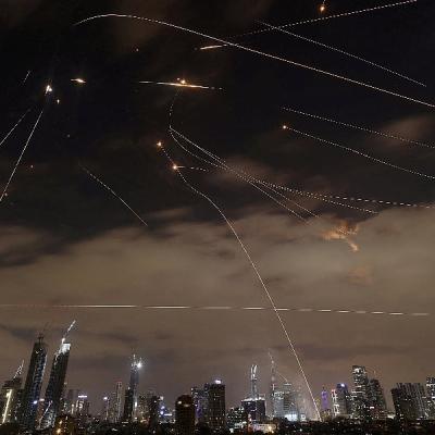 U iranskom napadu na Tel Aviv oštećena i američka ambasada