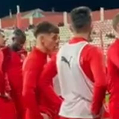 "Cijeli grad priča da je namješteno, ne smijete izgubiti": Navijači Veleža postrojili igrače uoči Igmana "Cijeli grad priča da je namješteno, ne smijete izgubiti": Navijači Veleža postrojili igrače uoči Igmana