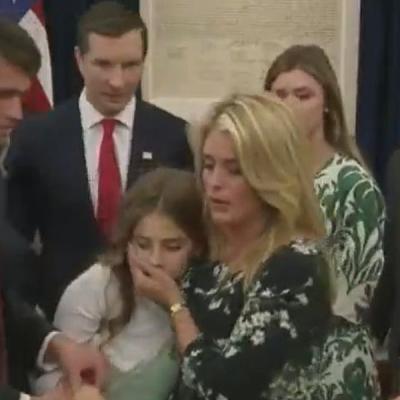 Djevojčici pozlilo dok je Trump držao govor, press konferencija naglo završena Djevojčici pozlilo dok je Trump držao govor, press konferencija naglo završena