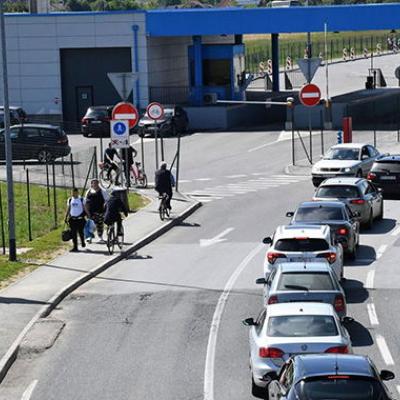 Dugačke kolone vozila na nekoliko graničnih prijelaza Dugačke kolone vozila na nekoliko graničnih prijelaza