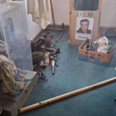 Vrata Muzeja Armije RBiH razvaljena sjekirom, ukradeni i uništeni vrijedni eksponati Vrata Muzeja Armije RBiH razvaljena sjekirom, ukradeni i uništeni vrijedni eksponati