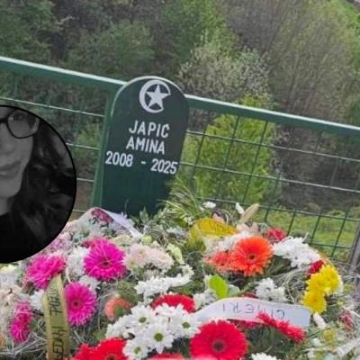 Cazin zavijen u crno: Brojni građani se oprostili od 17-godišnje Amine Japić Cazin zavijen u crno: Brojni građani se oprostili od 17-godišnje Amine Japić