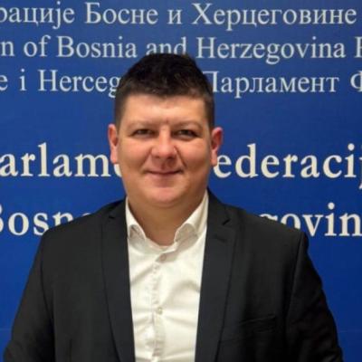 Usvojena mi je incijativa, u javnom sektoru će se raditi 11 sati manje za iste plate Usvojena mi je incijativa, u javnom sektoru će se raditi 11 sati manje za iste plate