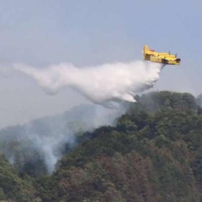 Požar na jugu BiH pod nadzorom, helikopter i jutros na terenu