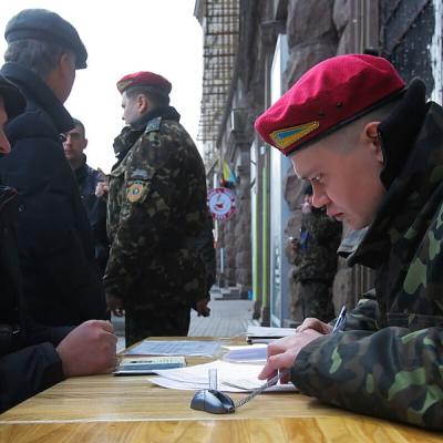 Beskamatni kredit, novčani bonusi i izdašna plata, za godinu dana borbe protiv Rusije Beskamatni kredit, novčani bonusi i izdašna plata, za godinu dana borbe protiv Rusije