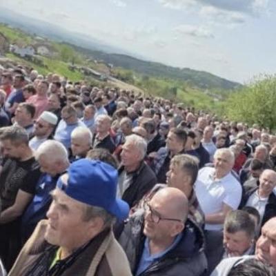 Rijeka ljudi na dženazi: Stotine se oprostile od tragično stradale Amine Japić