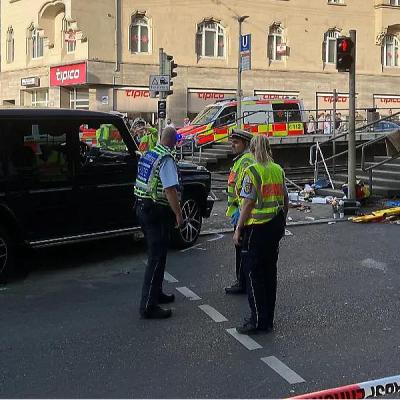 Muškarac se vozilom zabio u grupu ljudi na tramvajskoj stanici u Stuttgartu, ima povrijeđenih Muškarac se vozilom zabio u grupu ljudi na tramvajskoj stanici u Stuttgartu, ima povrijeđenih