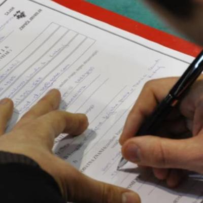 Uhljebljavanje u BiH: Za posao i dalje važnija stranačka knjižica od CV-a