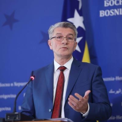 BURNA NAJAVA SJEDNICE, MEHMEDOVIĆ PORUČIO: "Podržat ćemo svaku mjeru, ali sumnjam u podr&scaron;ku Doma naroda"