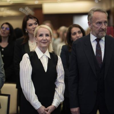 IZETBEGOVIĆ SA SKUPA ŽENA SDA POSLAO BRUTALNU PORUKU: &bdquo;Bo&scaron;njaci su izbačeni iz vlasti i poniženi, Trojka nas vodi u živo blato, moramo ih sru&scaron;iti u oktobru!&ldquo;