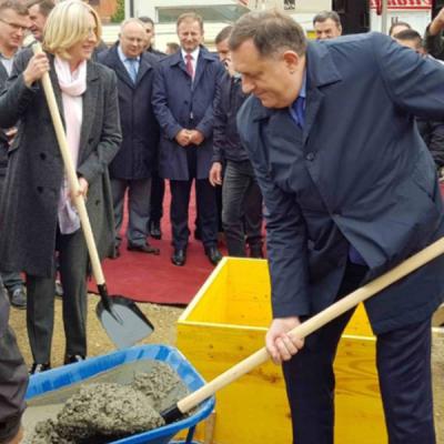 OVO JE SPOMENIK PROPALOJ EKONOMSKOJ POLITICI MILORADA DODIKA: Upravo je akumulirani gubitak kompanije dostigao vrtoglavih 963 miliona KM!