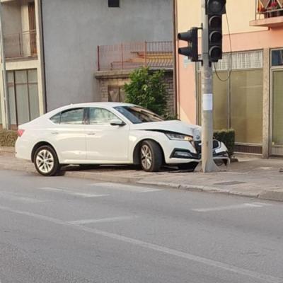 BAHATI FUNKCIONERI SNSD-a I POLICIJA KOJA ŠUTI: Član viših organa ove partije, prouzrokovao saobraćajnu nesreću autom koji mu je kupio načelnik opštine